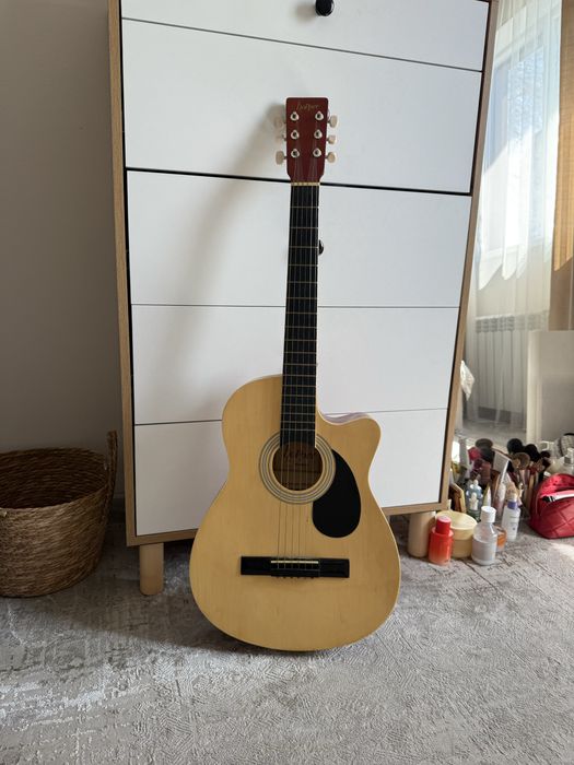 Акустическая гитара