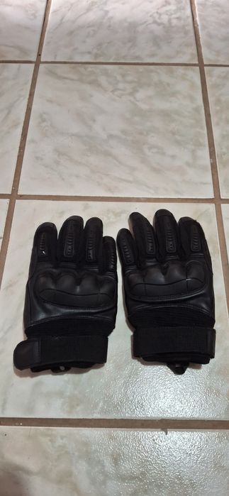 Mănuși moto – mărimea M – negre, cu protecții