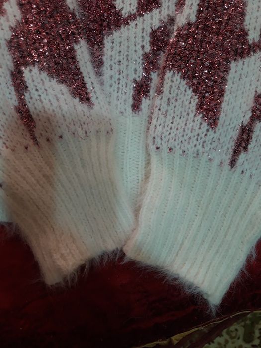 Новый нарядный свитер