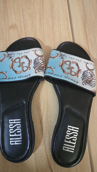 Рокля на Guess...