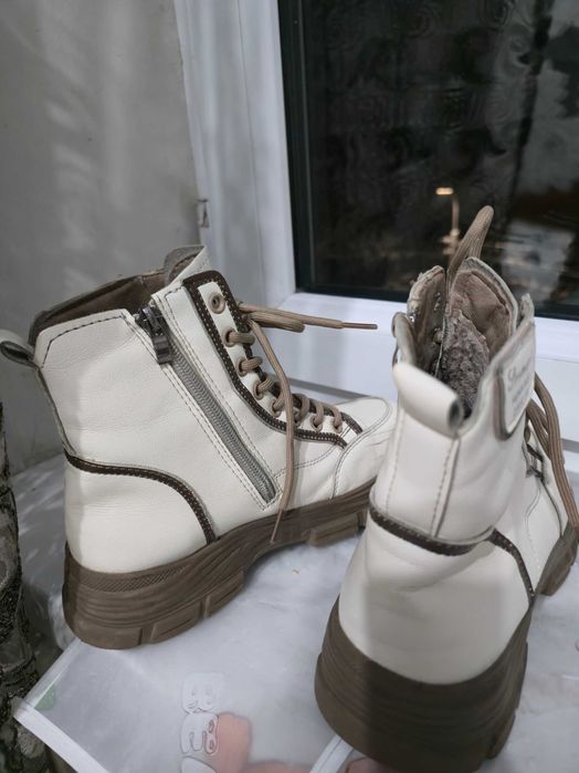 Продаю теплые ботинки