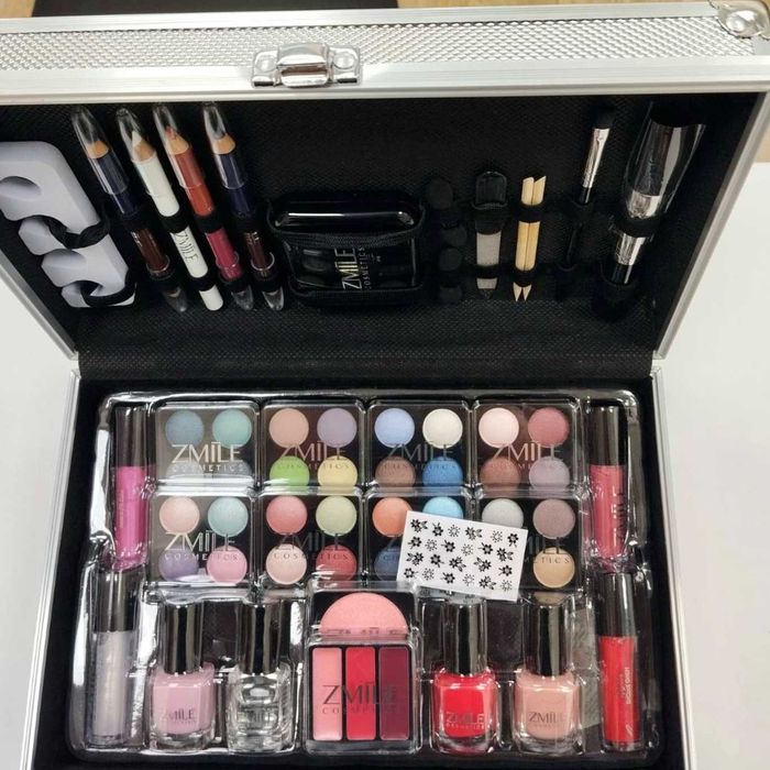 Комплект за грим Zmile Cosmetics в куфарче – нов