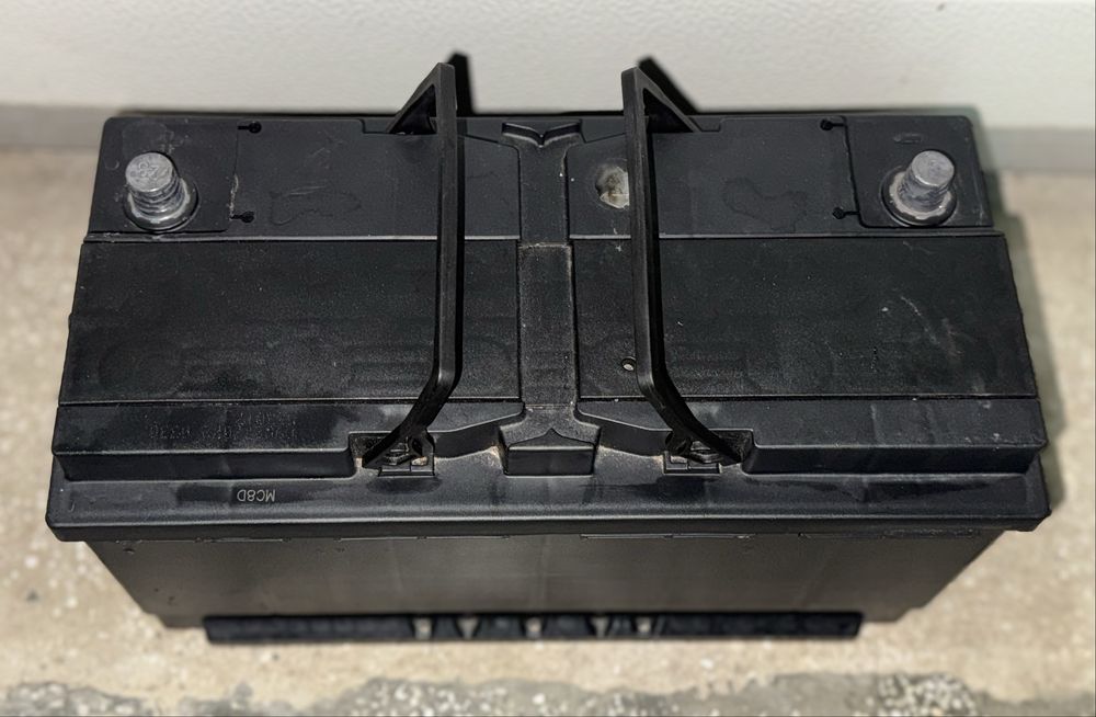 Vând Baterie Auto / 100 AH / 71%