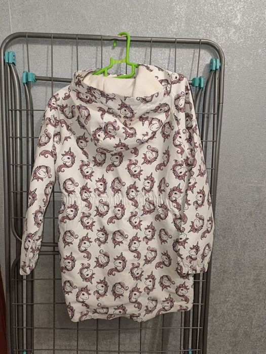 Продам ветровку для девочки