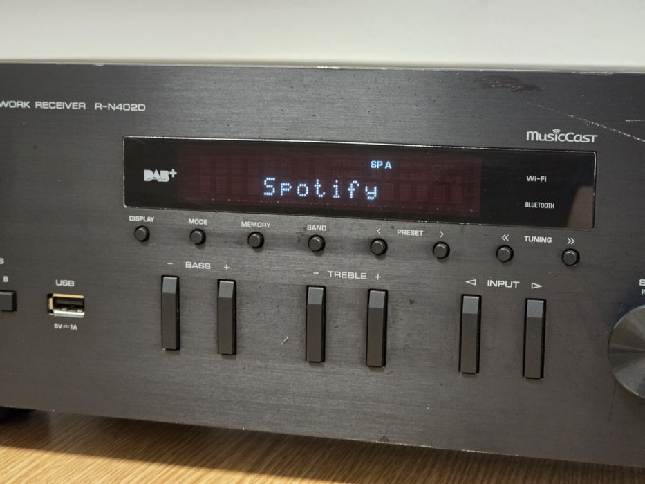 Amplificator Yamaha R-N402D cu boxe JVC