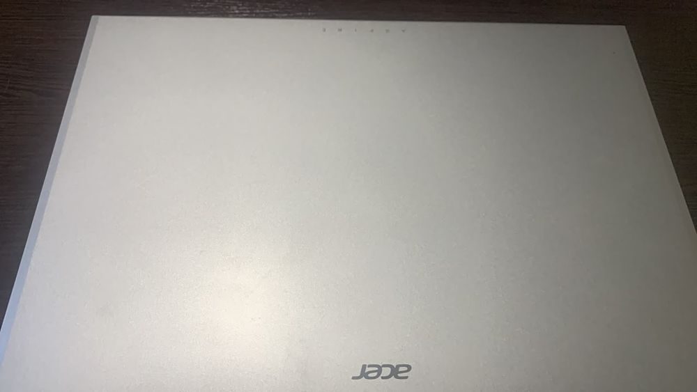 Продам современный ноутбук Acer i3 сумка мышка