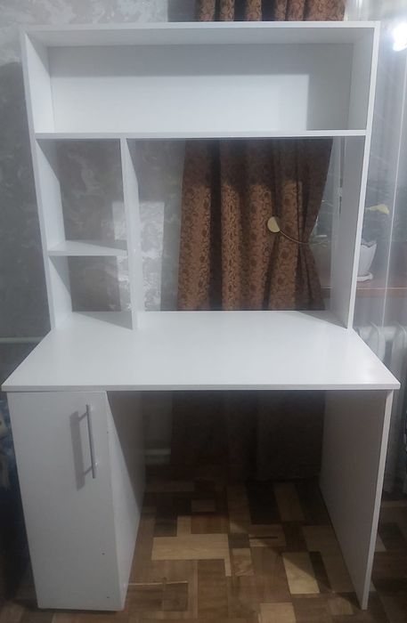 Продам столик компьютерный