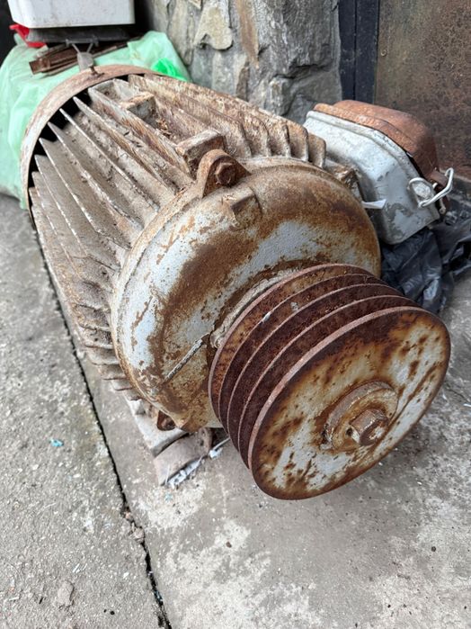 Motor electric tri fazic