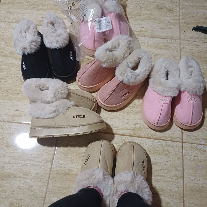 Ghete ușoare, călduroase și ieftine.Diferite mărimi și culori.