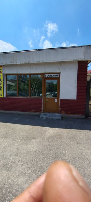Închiriez spațiu comercial stradal