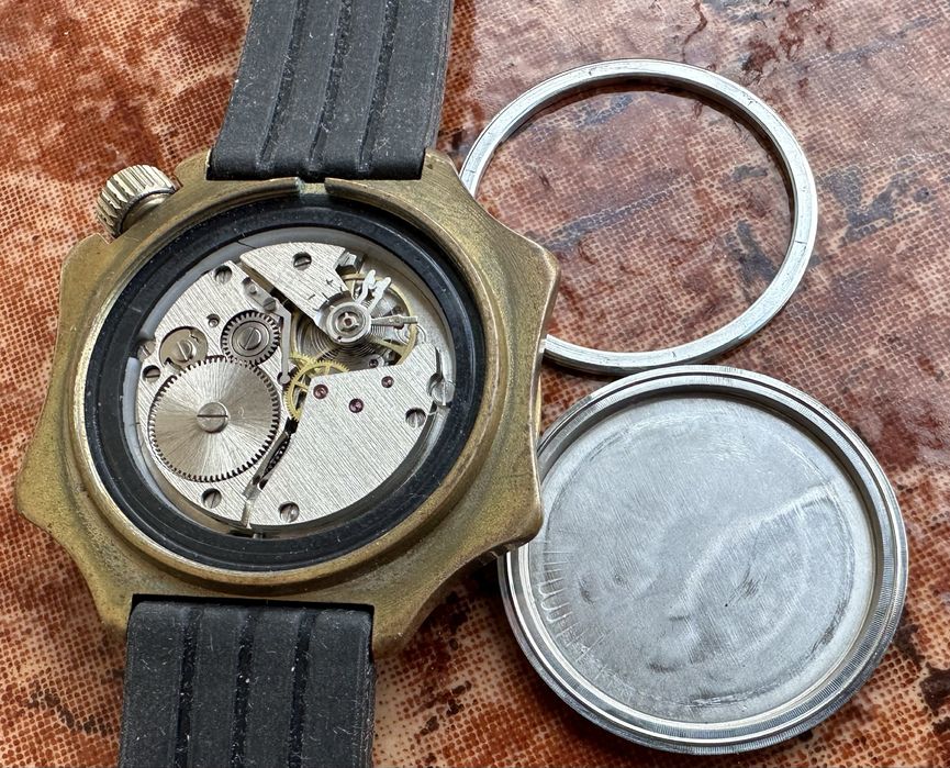 Руски механивен часовник командирски Восток,90 години