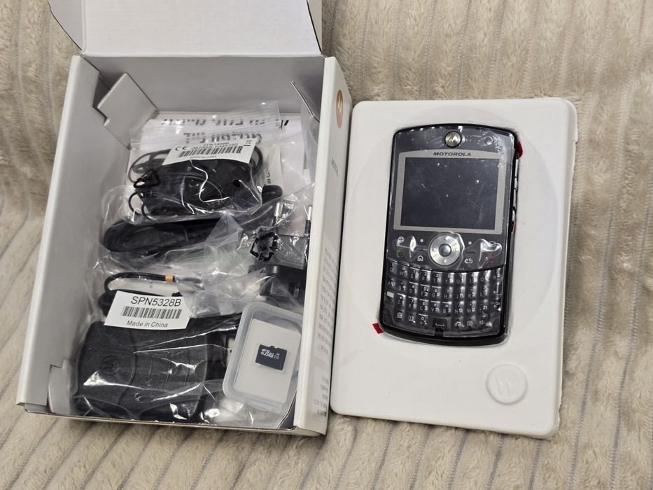 новый ретро Motorola Q9