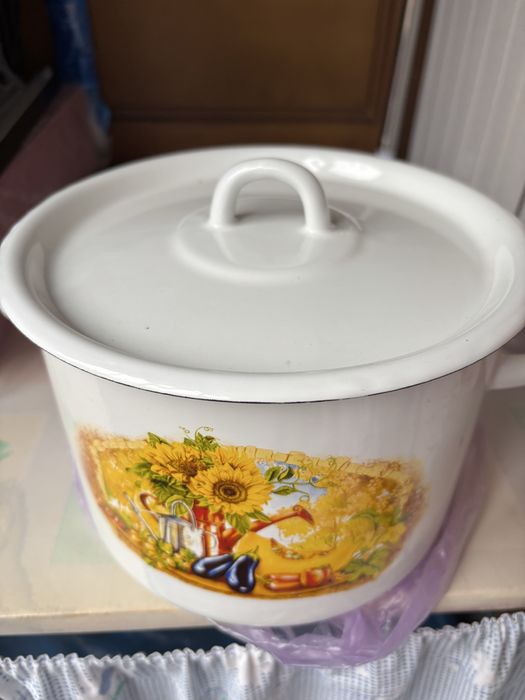 Посуда   эмаль, кастрюли  4л , 7