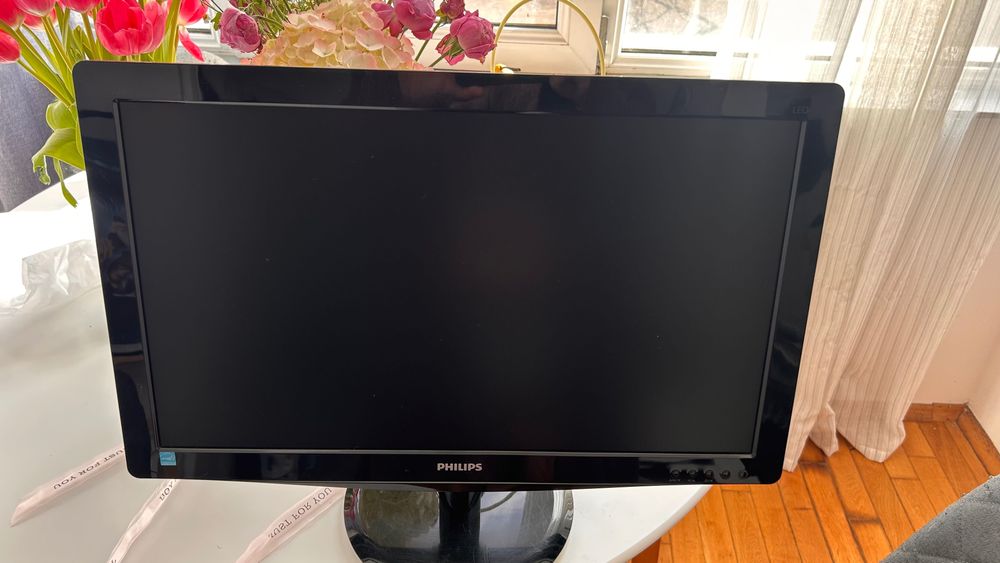 Монитор Philips 226V3L – 22 инча