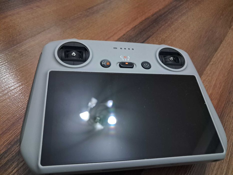 Vand Dji mavic 3 cu smart rc si gentuta dedicata