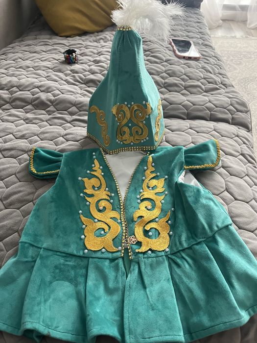 Национальная жилетка и шапка