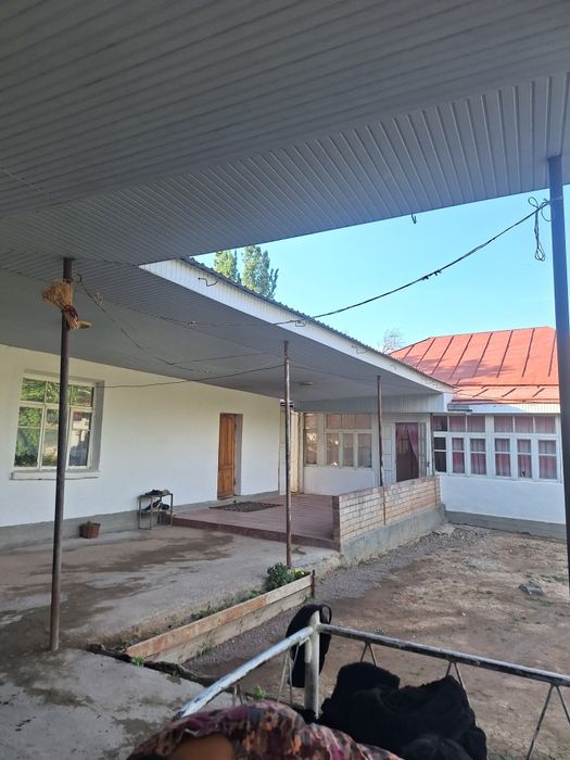 Uy sotiladi Qoramozor uch bog'da