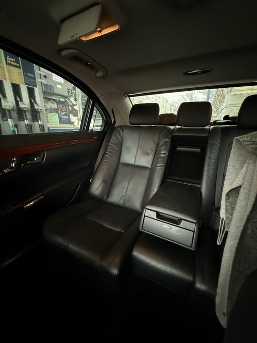 Mercedes-Benz S-Class 350L , fost automobil corp diplomatic .