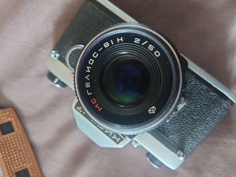 SLR Kiev 17 cu obiectiv Helios 81h 50mm nikon
