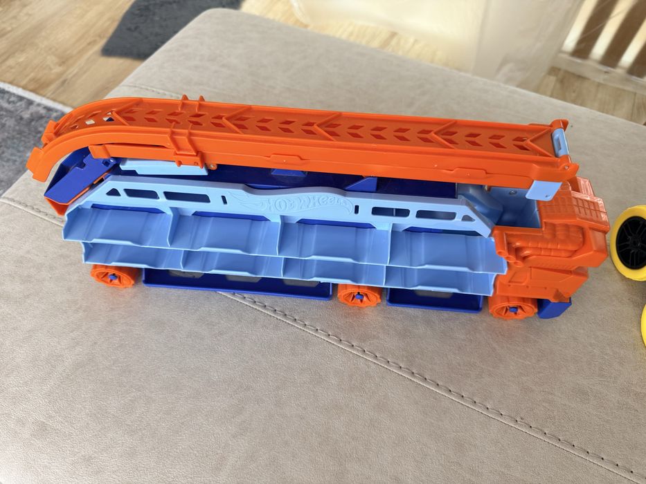Автовоз Hot Wheels и Кола с дистанционно