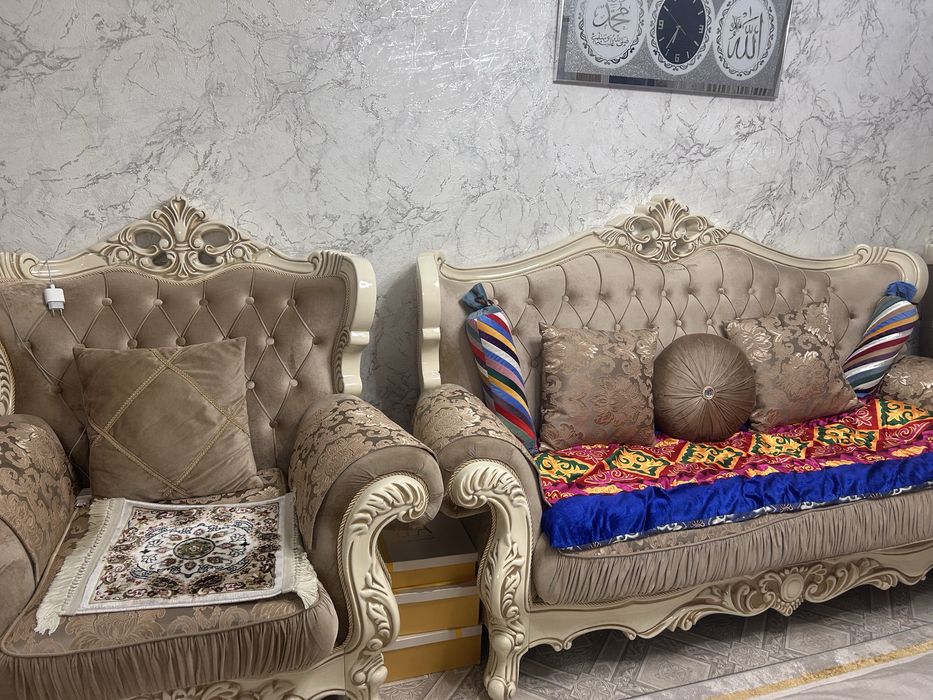 Диван с двумя креслами Фараон