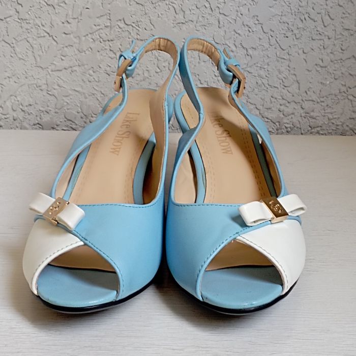 Босоножки голубые