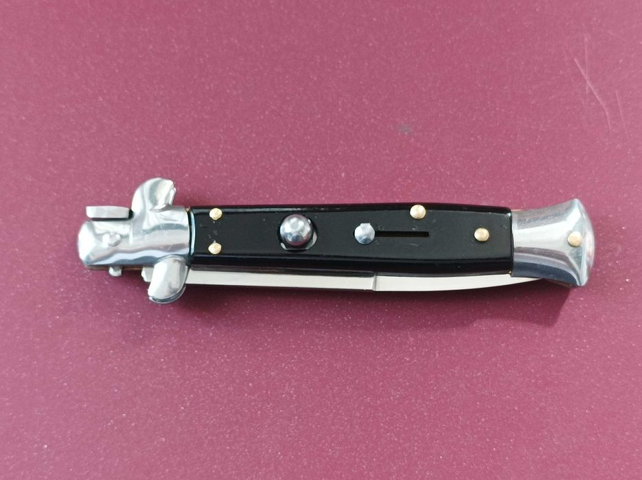 Cutit, stilet cu buton Italia