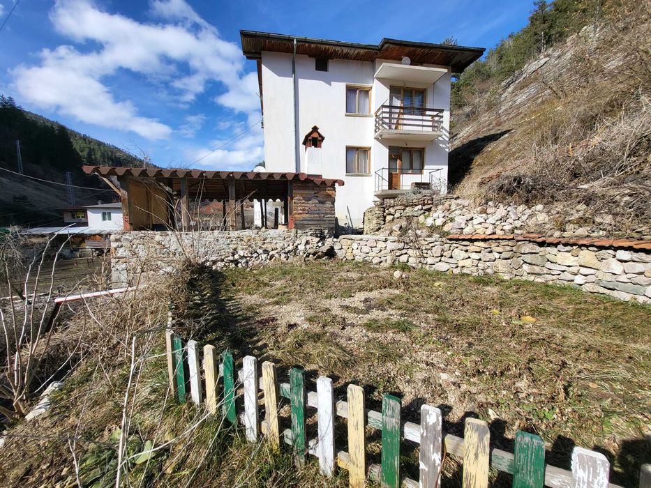 Продава се Къща в с. Соколовци, Област Смолян - 222 кв.м за 428 €/кв.м - Снимка #7