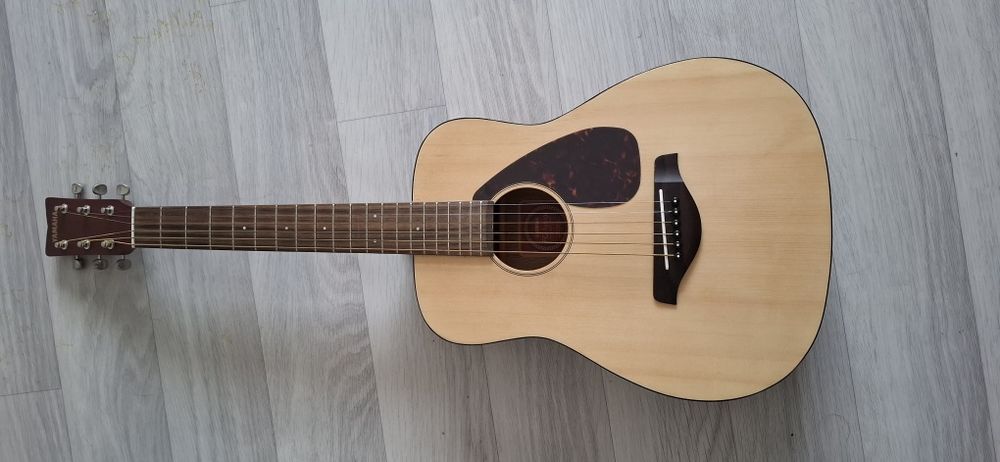 Продам гитару акустические