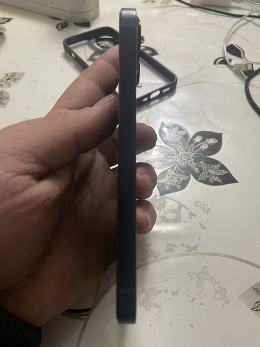 Айфон 13 в идеальном состаяние