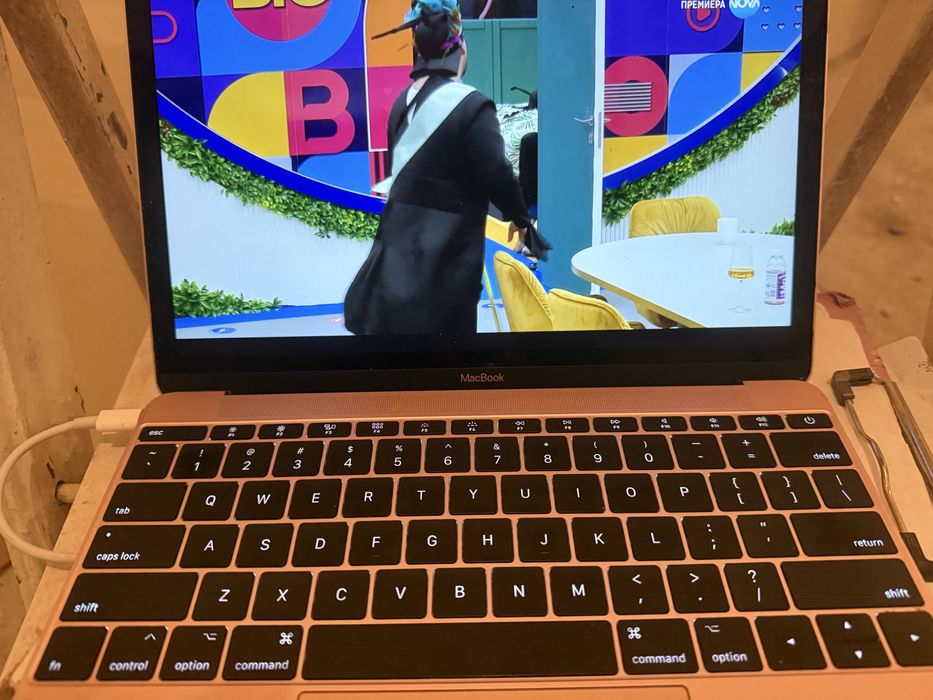 Macbook 12 m3 256 gb 16 ram  220 лв