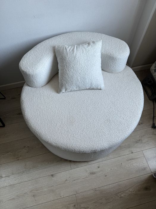 Продам кресло белого цвета