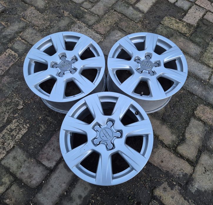 Trei jante originale Audi A4 8K B8 R16 - 7.5Jx16H2 ET45 - 5x112 una