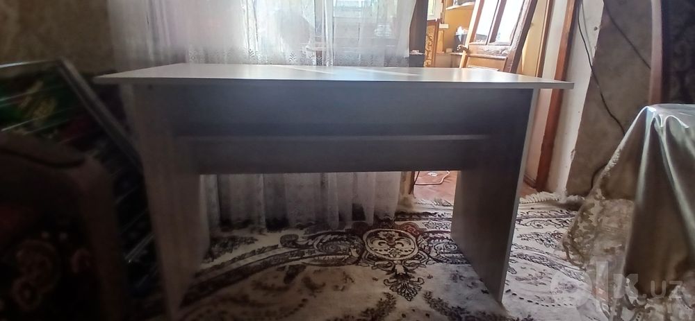 [!СРОЧНО!]Письменый стол с подпартой белого цвета