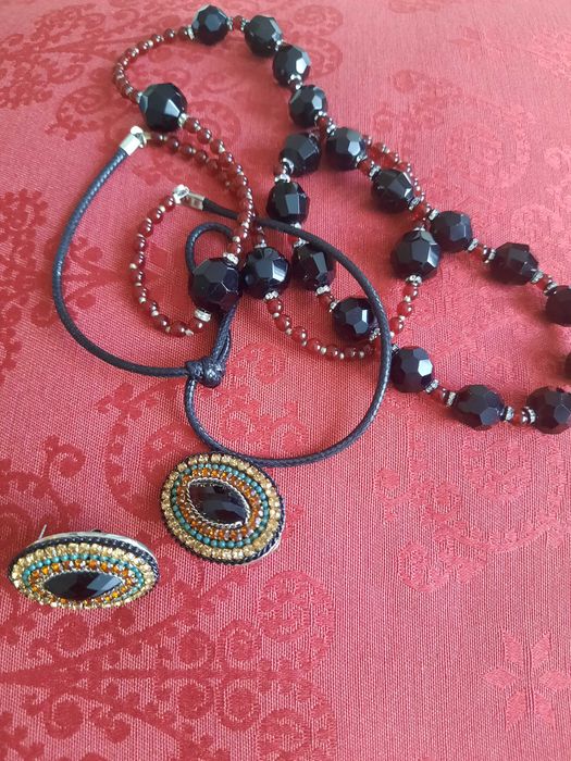 Ожерелье, брошь, колье