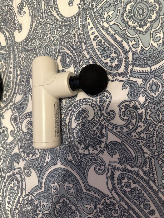 Aparat de masaj nou-nout