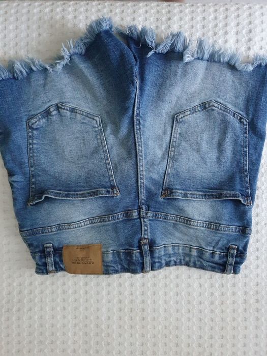 Pantaloni scurti blugi, talie inalta, marime M