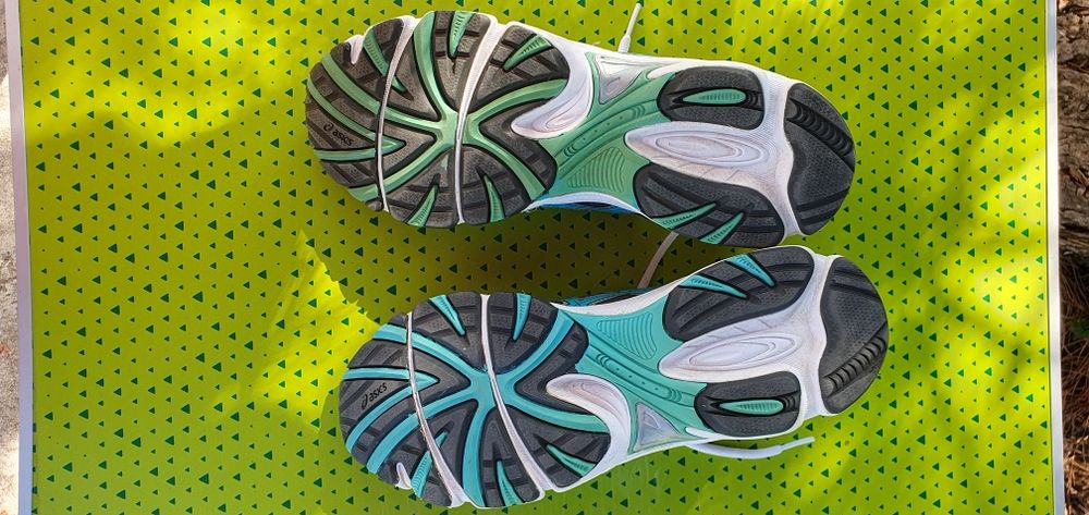 Маратонки Asics номер 41