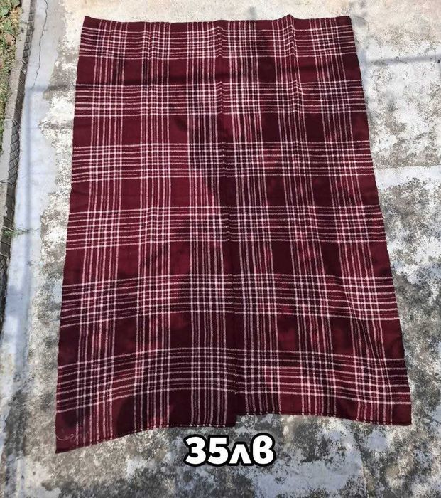 Стари черги, килими, Родопски одеяла, вълнени торби.