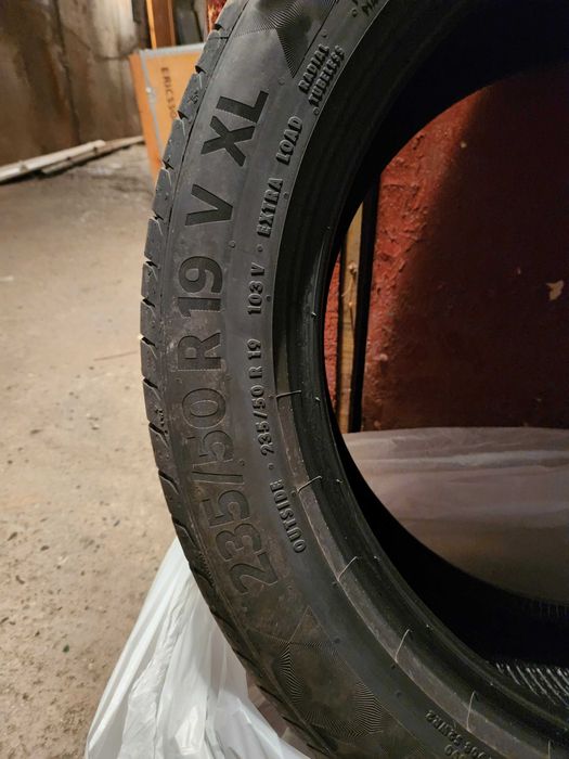 Set. 4 Anvelope Continental de Vara 235/50 R19 103V