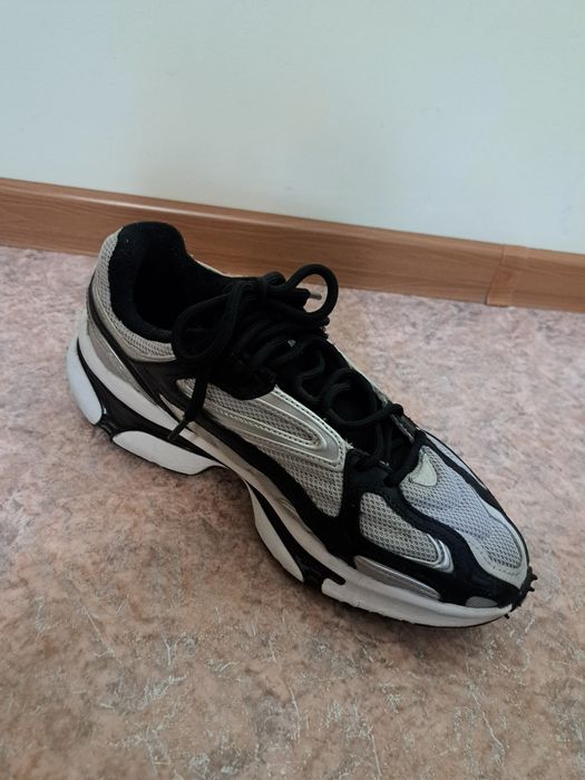 Продам кроссовки Lacoste