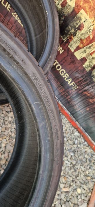 2 Anvelope Toyo 225 35 R19 de vara