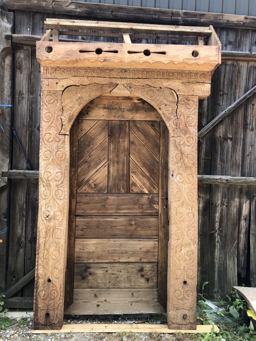 Poartă țărănească vechi