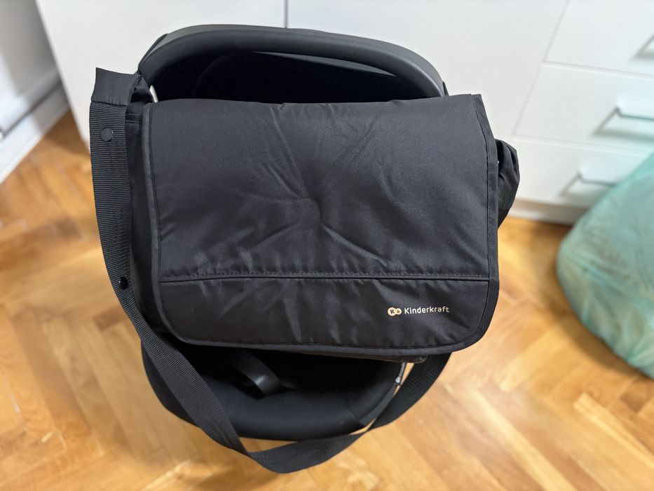 Carucior multifunctional Kinderkraft Esme Pro 3in1 - negru