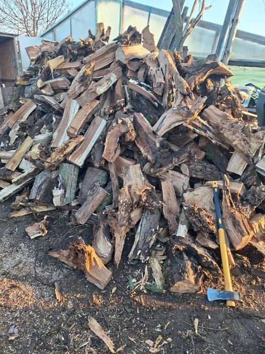 Vand lemne:salcam, stejar si nuc uscat!Cioate sparte!