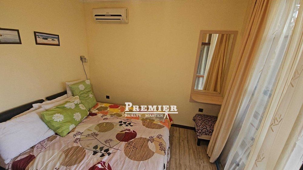 Продава се двустаен апартамент на първа линия в Свети Влас