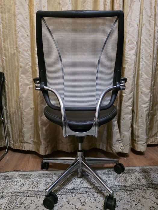 Офисное кресло Humanscale  Liberty