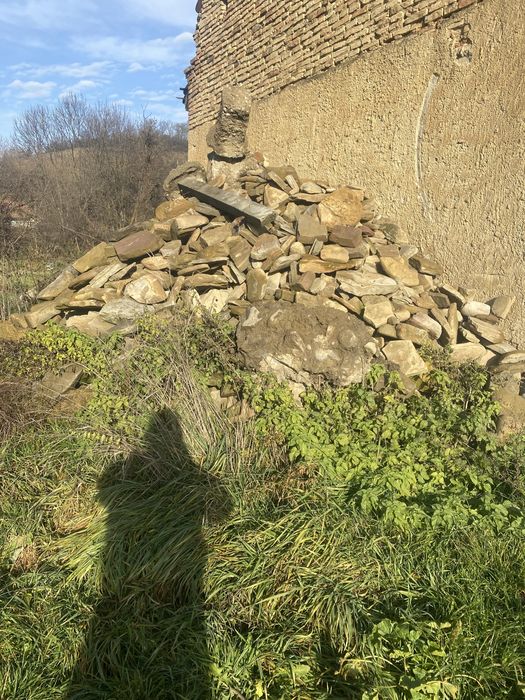 Vând piatră rustică pentru zidit sau pavat!