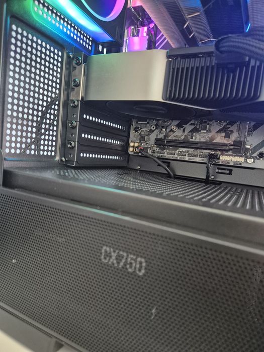 Gaming PC RTX 4070 FE cu Ryzen 7 7800X3D si 32GB 6000 RGB, sursa Corsair, 1TB pcie 4.0