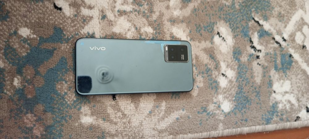 Здравствуйте продается телефон виво й 53с память 6на 128 гб